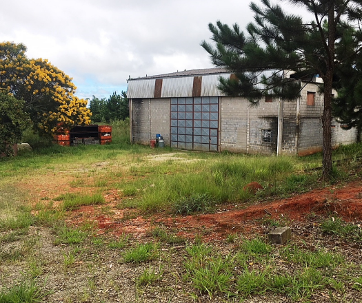  Imóvel MATRÍCULA nº 73.432 do Cartório de Registro de Imóveis de Cotia/SP. INSCRIÇÕESFISCAIS números 13443.33.41.0328.00.000 e 13443.33.41.0300.00.000 da Prefeitura do Município deCotia/SP. DESCRIÇÃO: um TERRENO URBANO e respectiva EDIFICAÇÃO, sendo o terrenoconstituído das Áreas 05 e 06, parte 